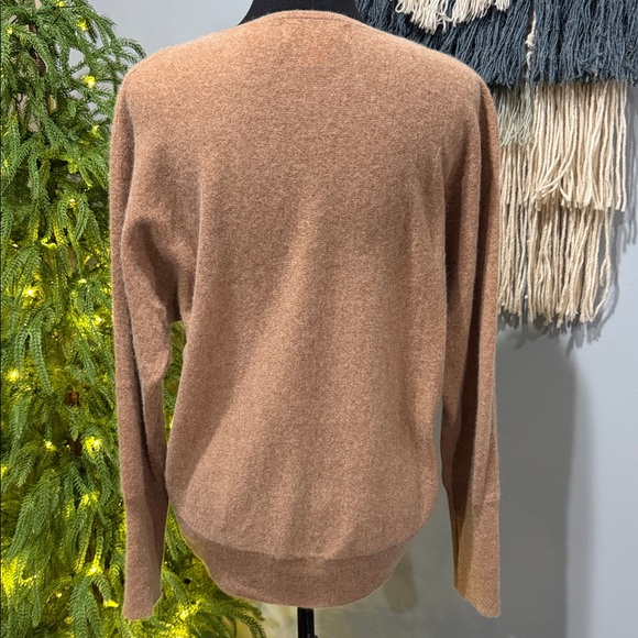 HP🌈 100% Cashmere*Magashoni * Tan V-Neck Women's Sweater * Size Medium - Picture 9 of 11